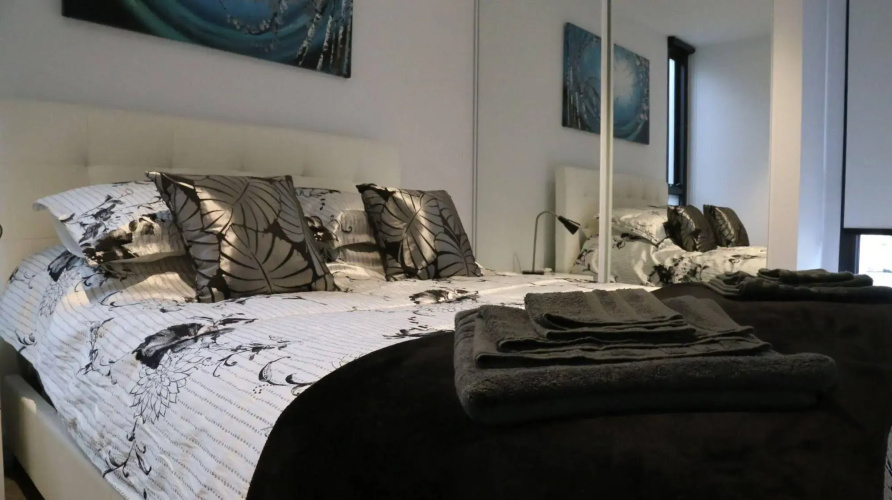Heart of Ormond Apartment  by Ready Set Host