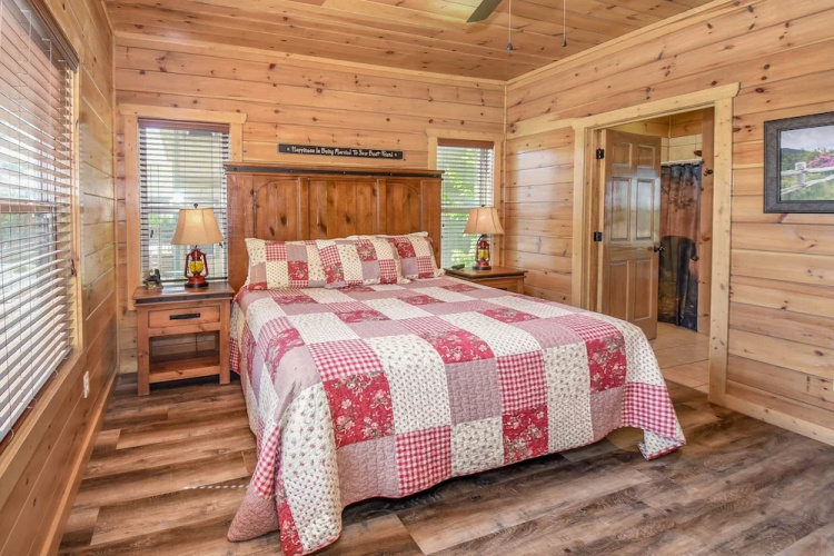 SmokyStays 10 Bedroom Cabin