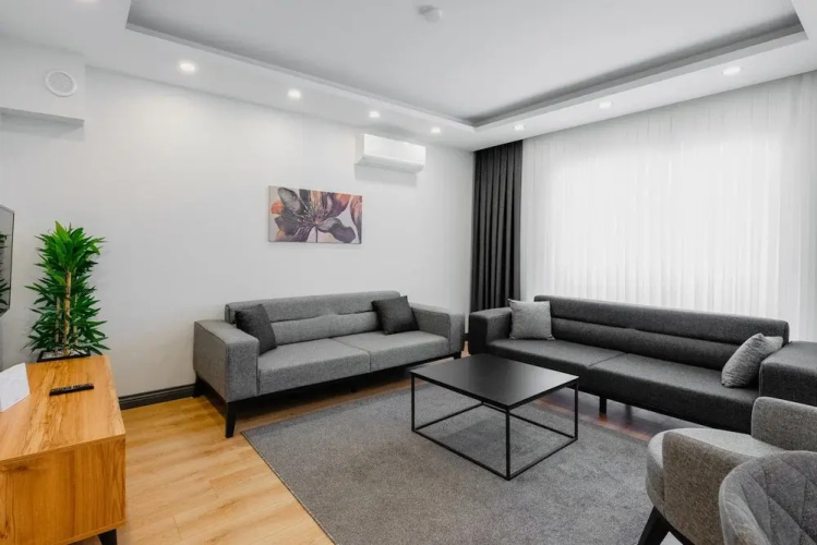 Stylish Flat w Balcony Near Lara Beach