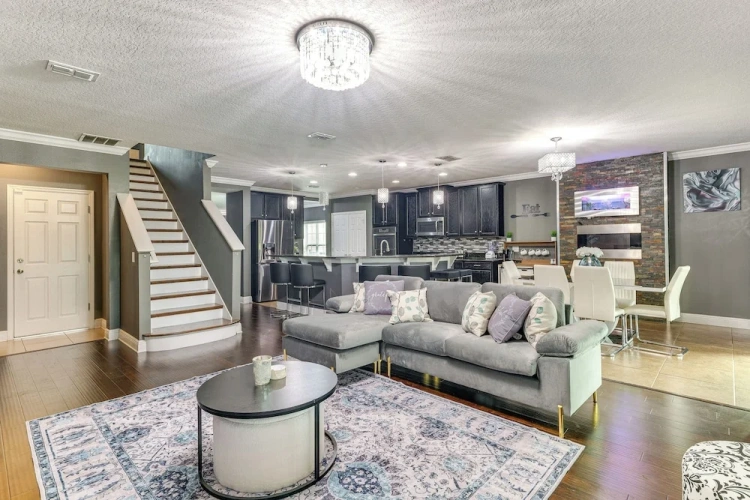 5 Bedrooms Cottage