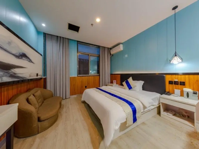 Standard Double room with street view