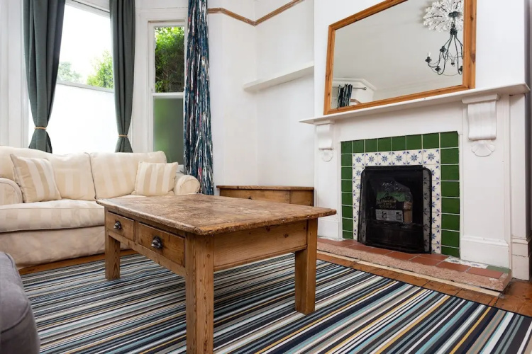 2 Bedroom Flat In Earlsfield