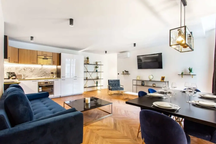 Deluxe Apartment