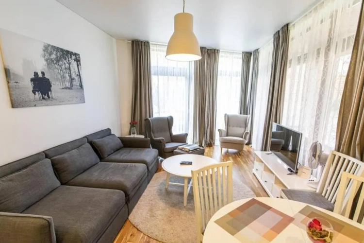 2 Bedrooms Apartment