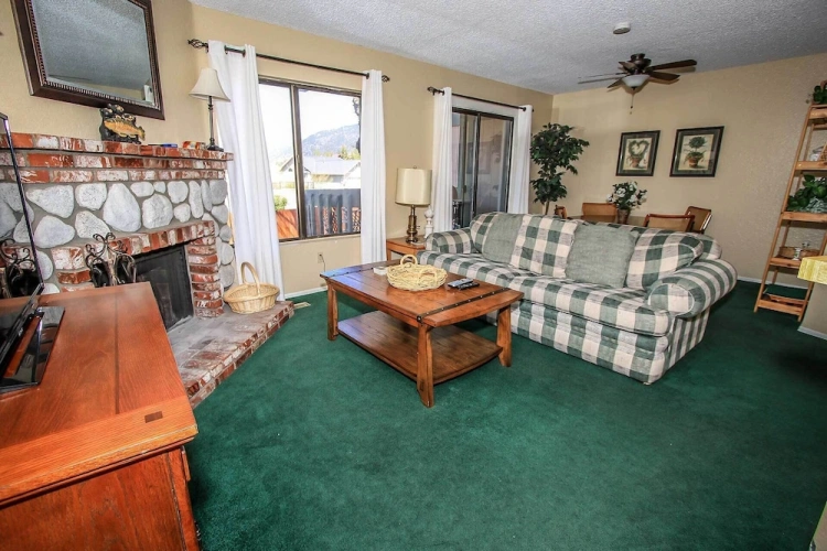 Standard Quadruple room with balcony and with partial sea view
