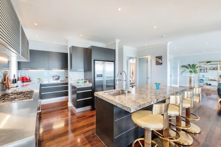 4 Bedrooms Villa