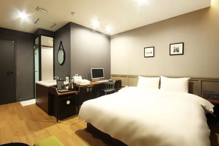 Changwon Myeongseo-dong No. 25 Hotel Convention Branch