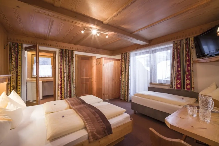 Standard Triple room with balcony and with mountain view