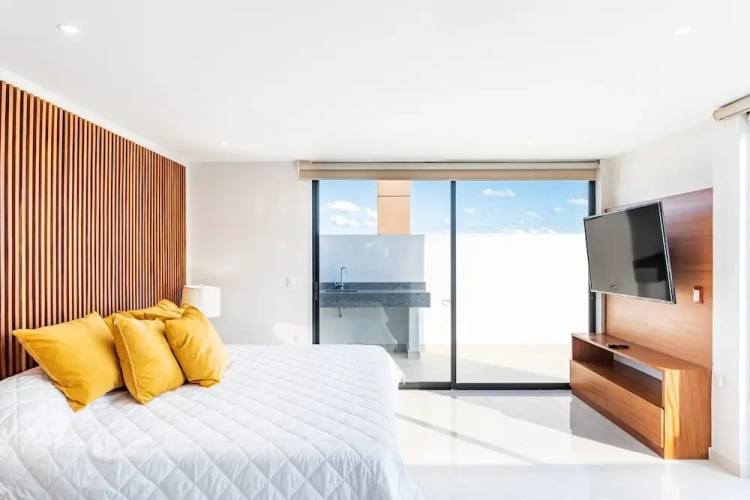 4 Bedrooms Apartment