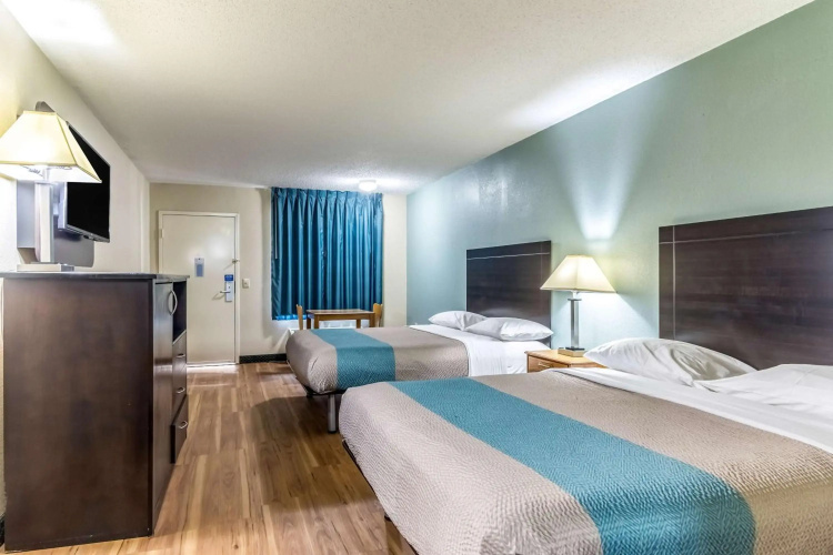 Motel 6 Kenly, NC