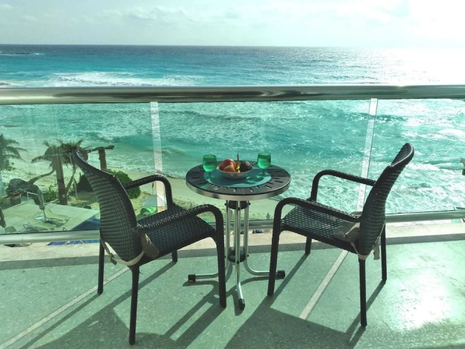 1 Bedroom Standard Family room with balcony and with ocean view