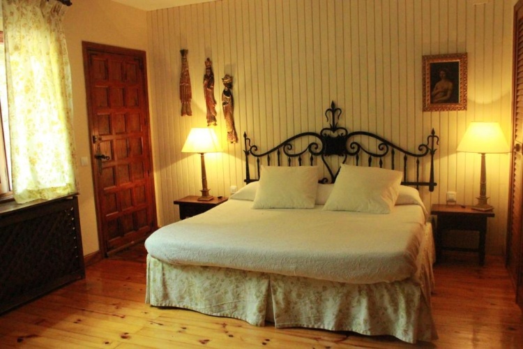 4 Bedrooms Cottage