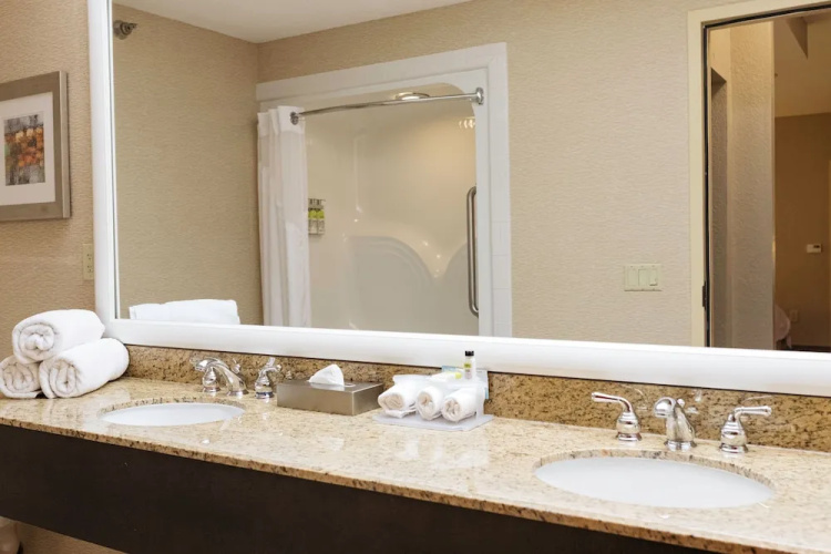 Comfort Suites