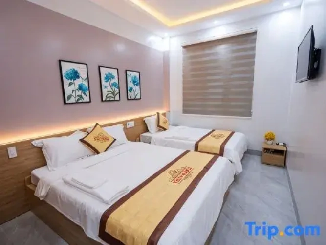 Standard Triple room with city view
