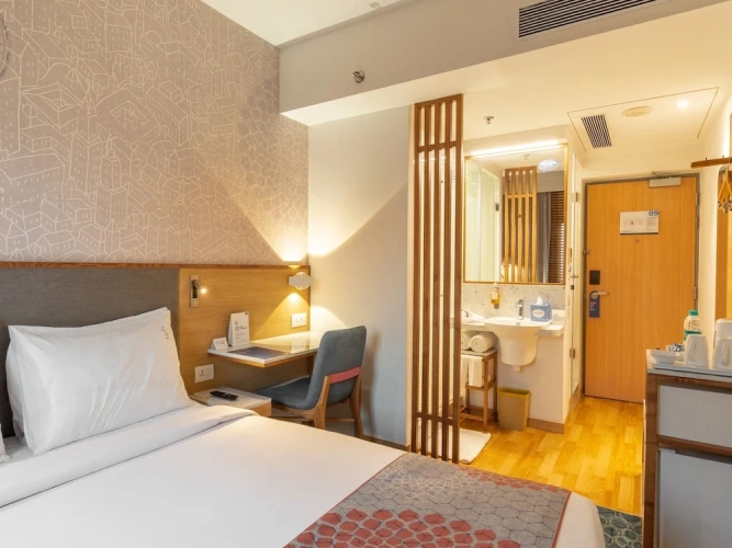 Standard Double room with city view