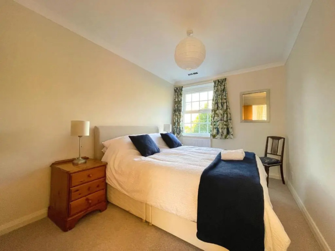 Spacious 4 Bedroom House with Garden