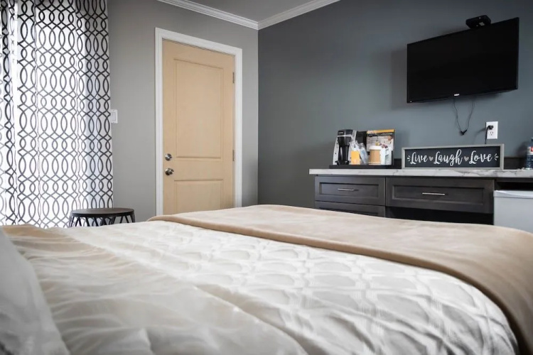 Newfound Inn & Suites