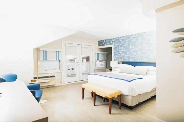 Deluxe Double Suite with harbour view