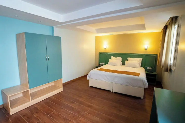 Breeze Hotel