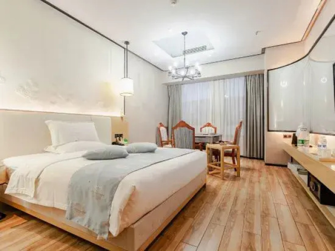Junhe Hotel (Yingcheng Central Plaza)