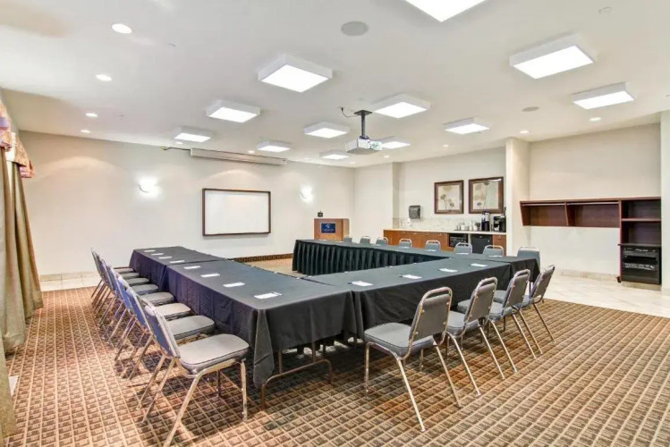 Coast Weyburn Hotel