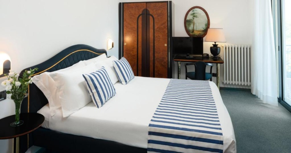 Deluxe Double room with balcony and with sea view