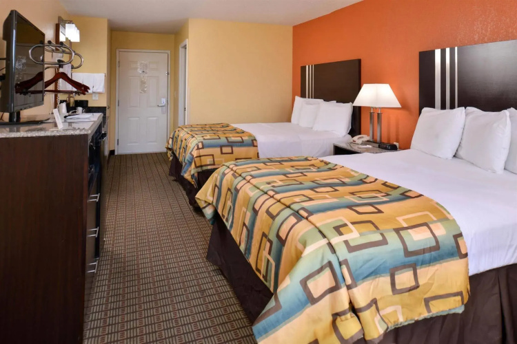 Douglas Inn And Suites
