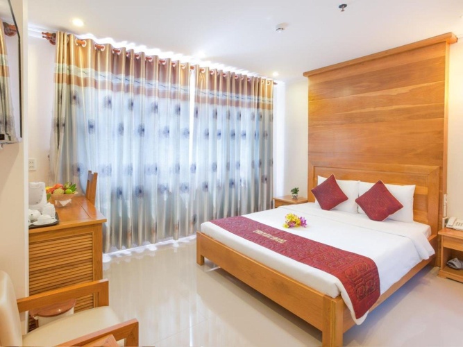 Deluxe Double room with city view