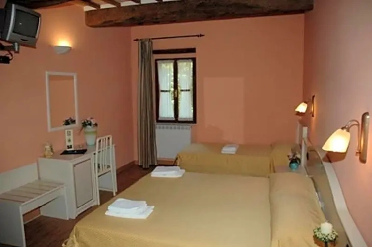 Standard Triple room