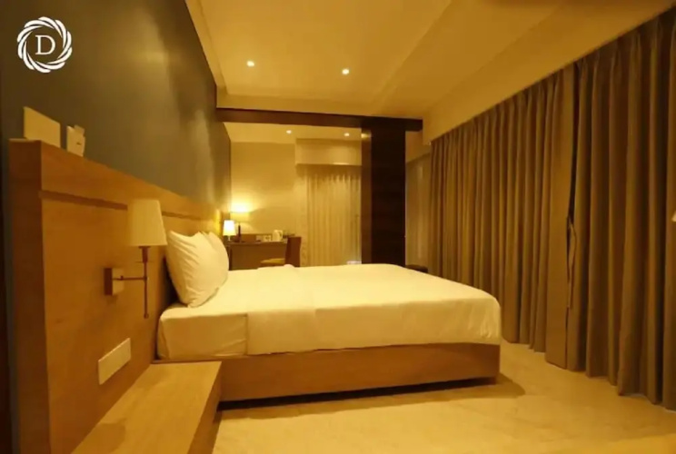 Goroomgo Danni Continental Imphal