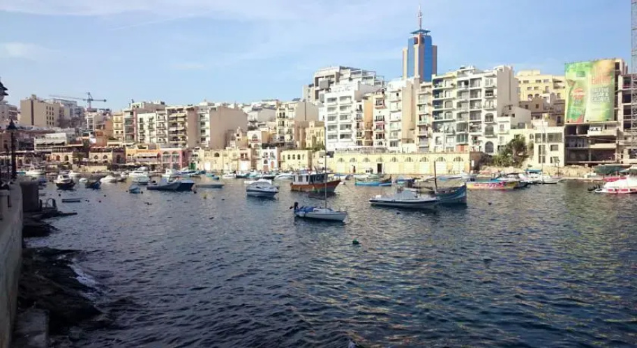 Spinola Seafront Apartment