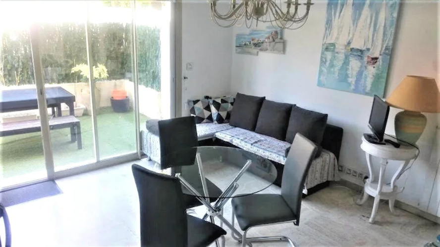 One Bedroom Louis