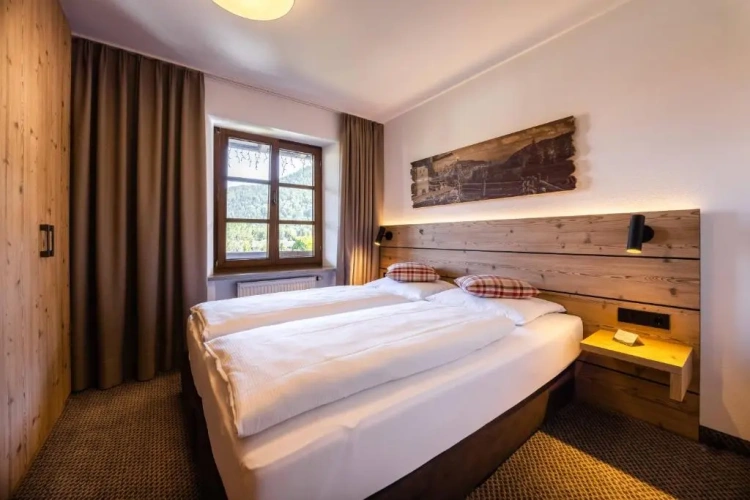 Suite with balcony and with mountain view