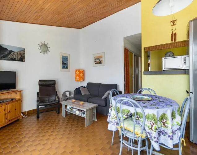 Seaside Family Apartment in Agde