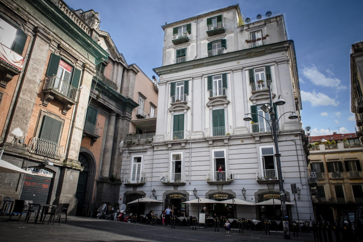 B&B Le 4 Stagioni Dante's Suites by ClaPa Group Dislocated Hospitality