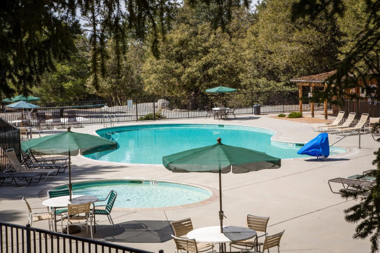 Idyllwild Camping Resort Cabin