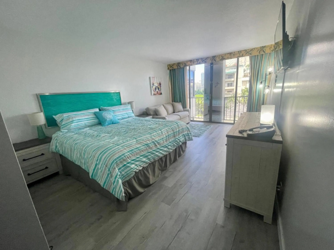 Aqua Palms Waikiki