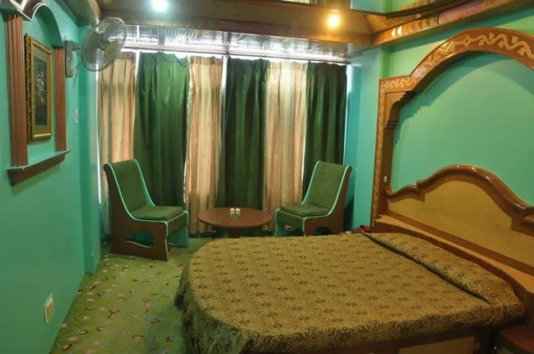 Cosmos Hotel