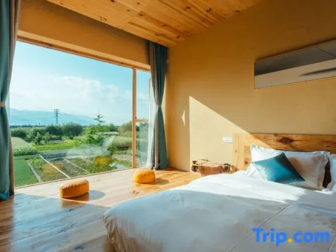 2 Bedrooms Suite with mountain view