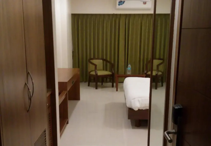Hotel The Metropole - Phase Ii