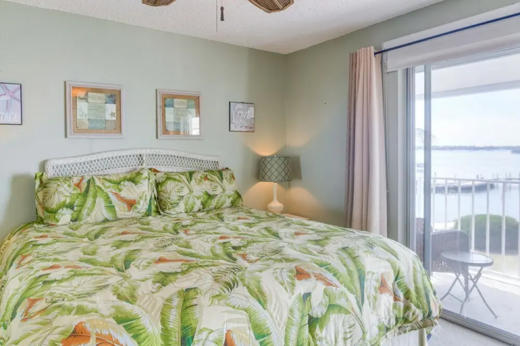 Beachfront Tavernier Abode w/ Balcony & Bay Views!