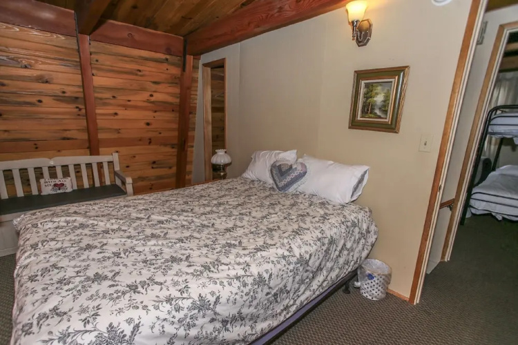 Sleepy Cat Cabin