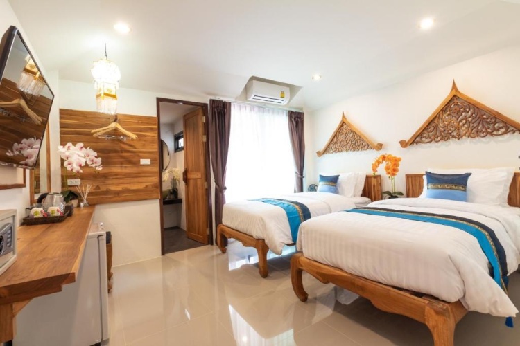 Standard Twin room with balcony