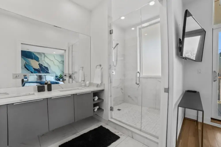 4 Bedroom Condo in Ukranian