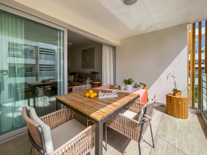 Gorgeous apartment steps from the beach. B3