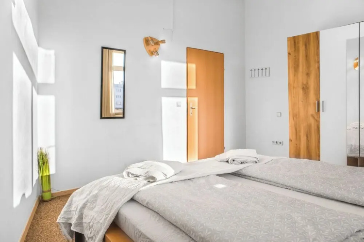 Cozy 2BR Apt Next to Millennium Tower