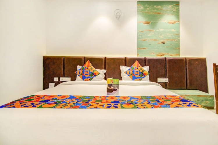 Fabhotel Yellow
