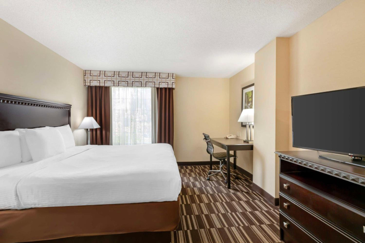 Best Western Plus Victor Inn & Suites photo 6