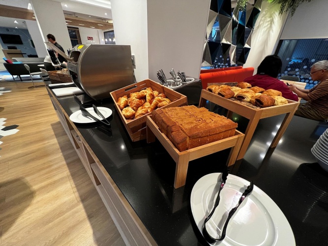 Holiday Inn Express Madrid Airport photo 14