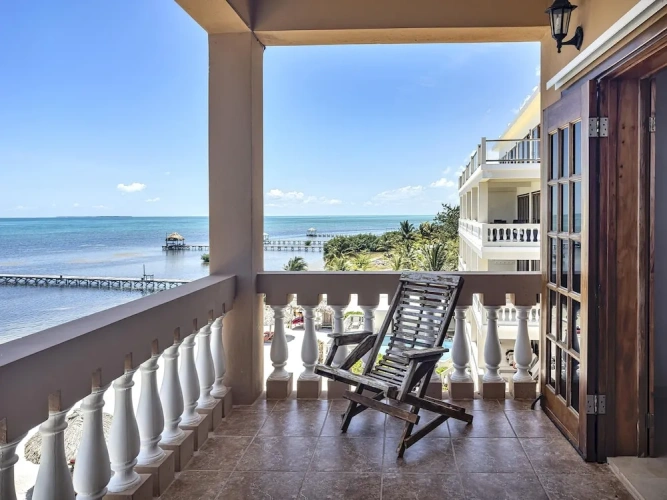 3 Bedrooms Executive Suite with balcony and with ocean view